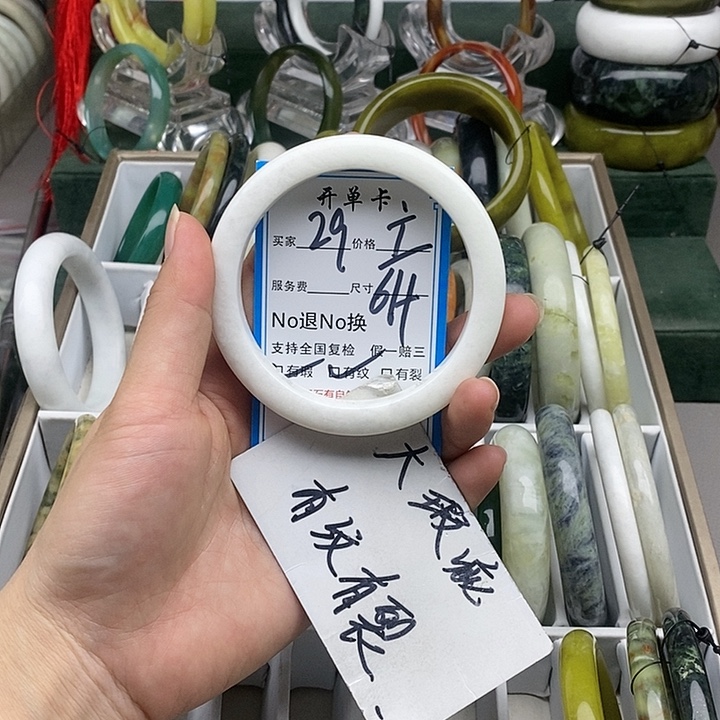 蛇纹石玉未镶嵌手镯