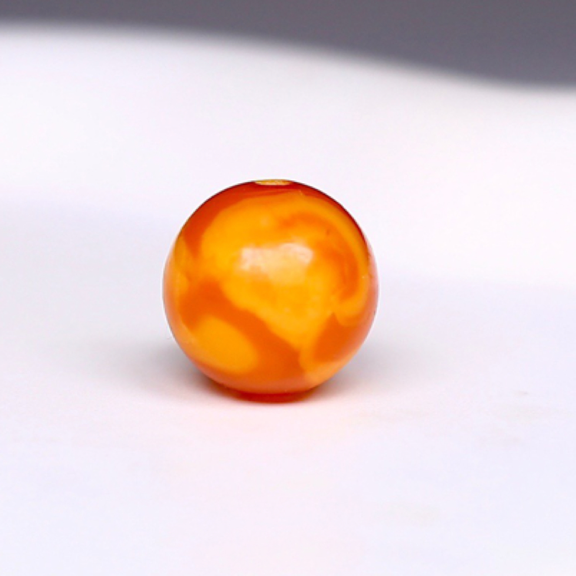 11.5mm老蜡圆珠，高性价比，孔道很大，过1.5棉线没有问题，