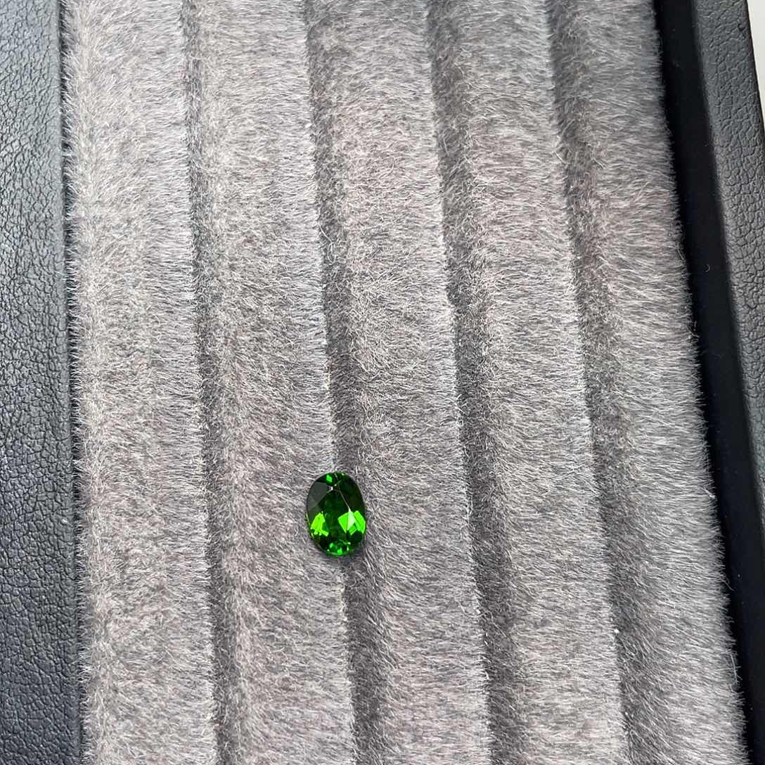 透辉石裸石未镶嵌5x7