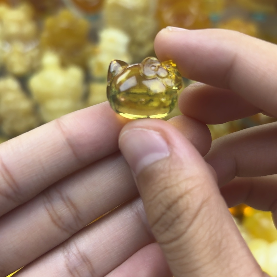 未镶嵌蓝珀裸石蓝珀吊坠打孔不退不换