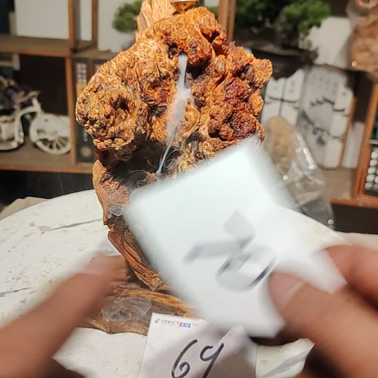 印***野松木69北沉香琥珀木天然造型山水摆件。