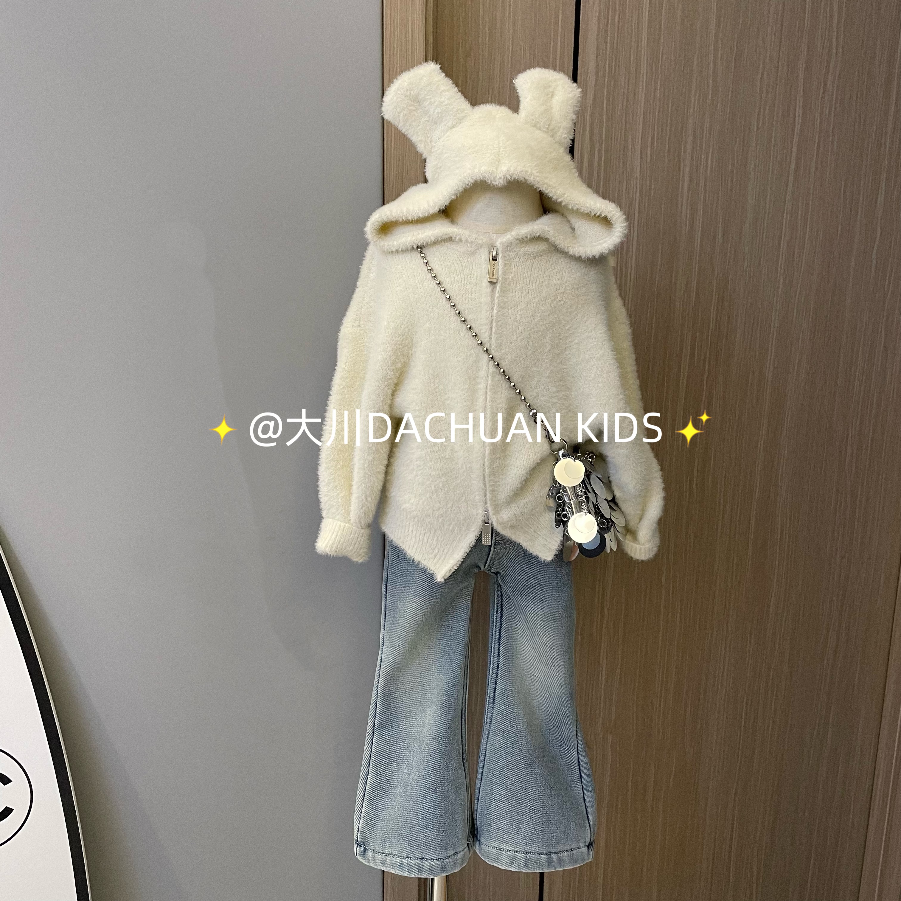 2025冬装女童厚款拉链连帽毛衣灰色加绒牛仔喇叭裤洋气保暖潮