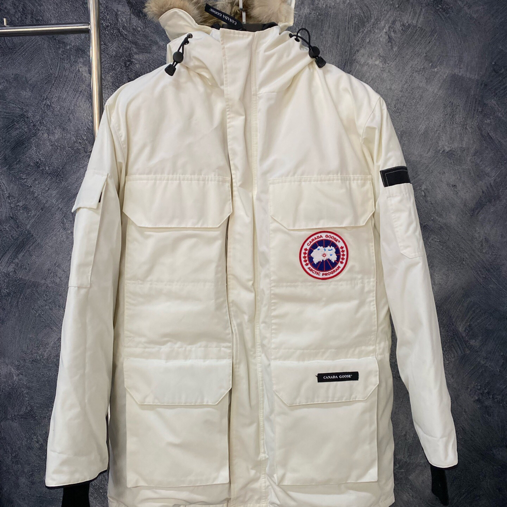 未使用 CANADA GOOSE 远征羽绒服/北辰白/S码/15916