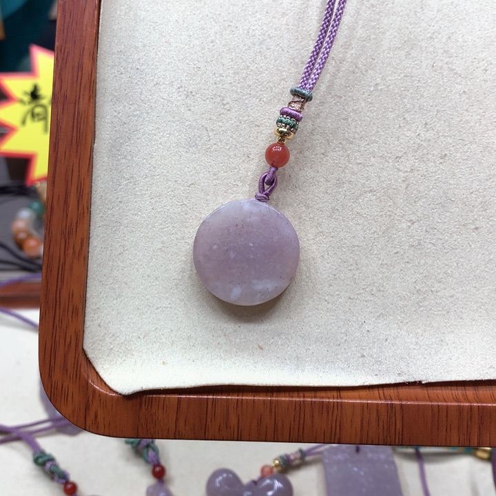 石英质玉颈饰合金