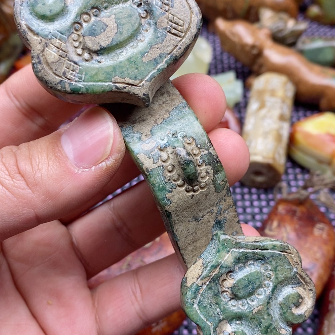 蛇纹石玉颈饰足银镀金镶嵌