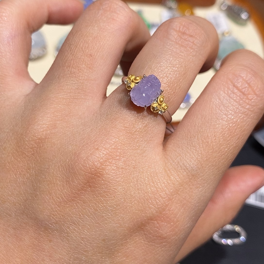 翡翠戒指18K金镶嵌猪**客戒指18k