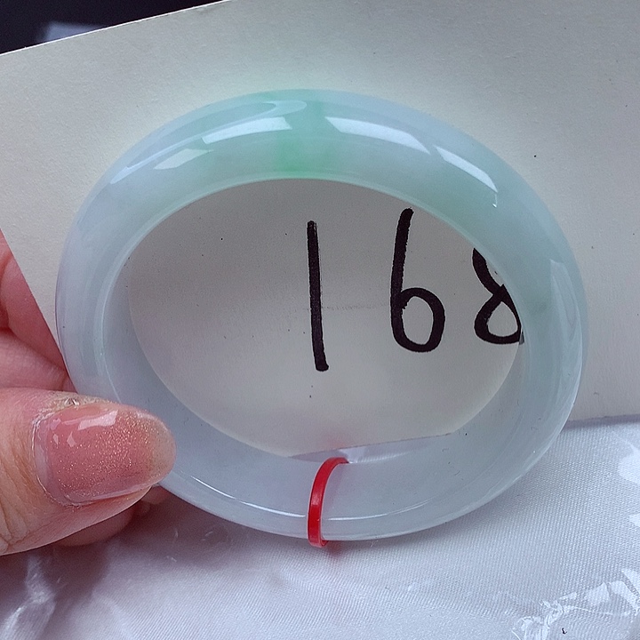 翡翠手镯未镶嵌翡翠