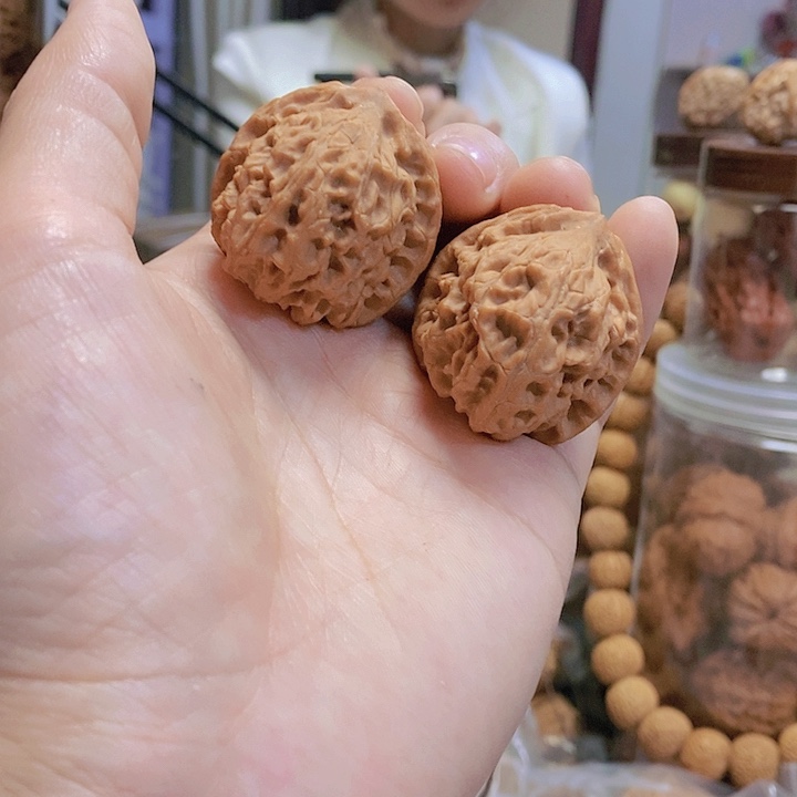 【闪购商品】文玩核桃把件40玉枕元宝