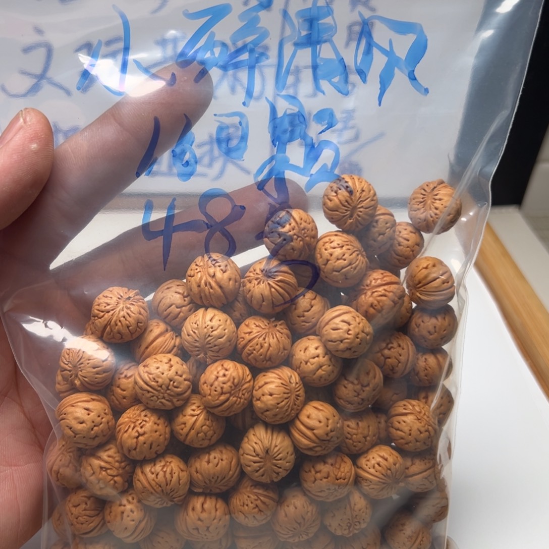 小***风桃核吊坠纽扣160颗48号