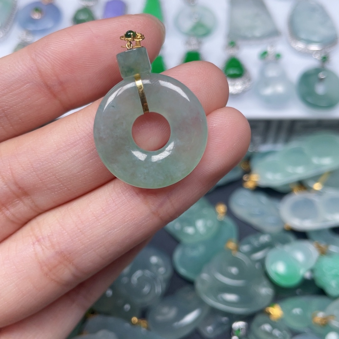 翡翠颈饰18K金镶嵌翡翠