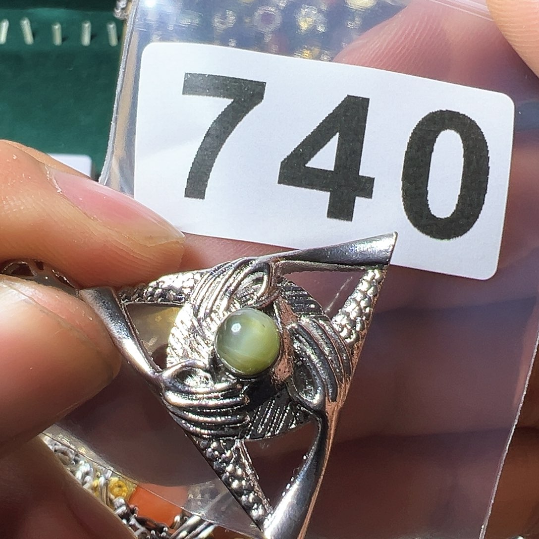 石英质玉颈饰未镶嵌