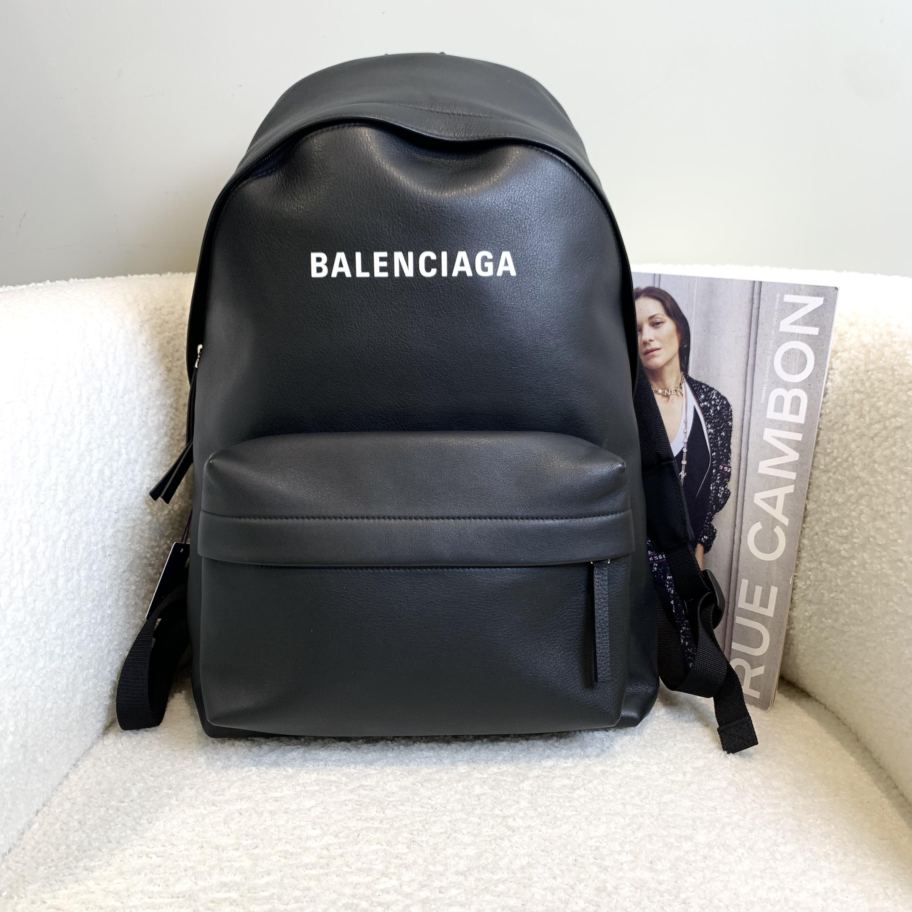 95新 Balenciaga/巴黎世家 壹臻/黑色全皮双肩包/36061741