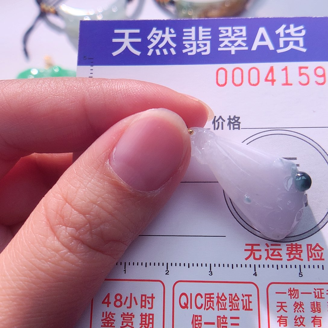颈饰18K金镶嵌翡翠吊坠