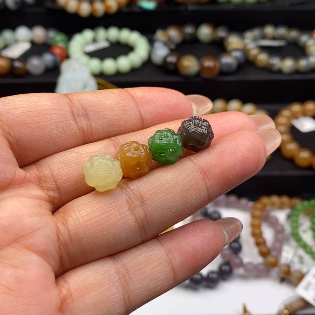 a***a和田玉未镶嵌颈饰