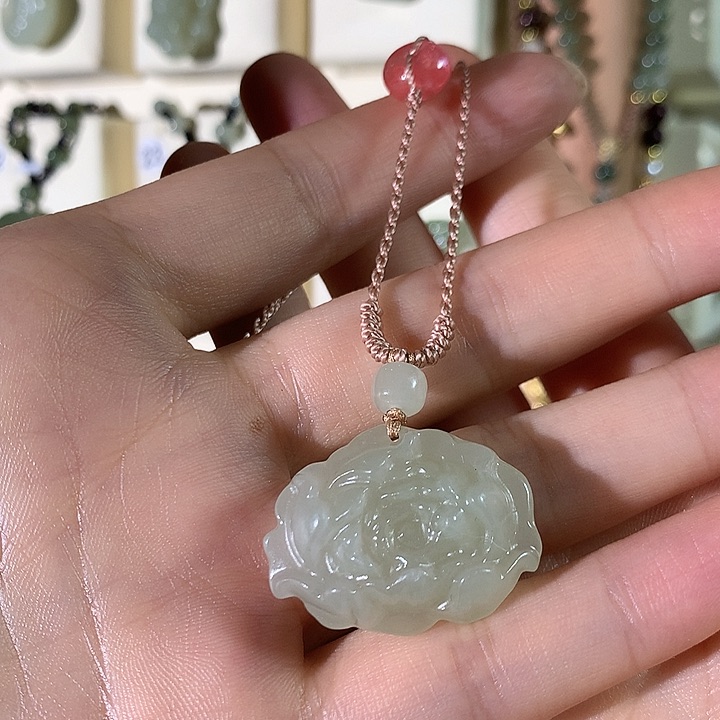 和田玉颈饰未镶嵌和田玉莲花吊坠