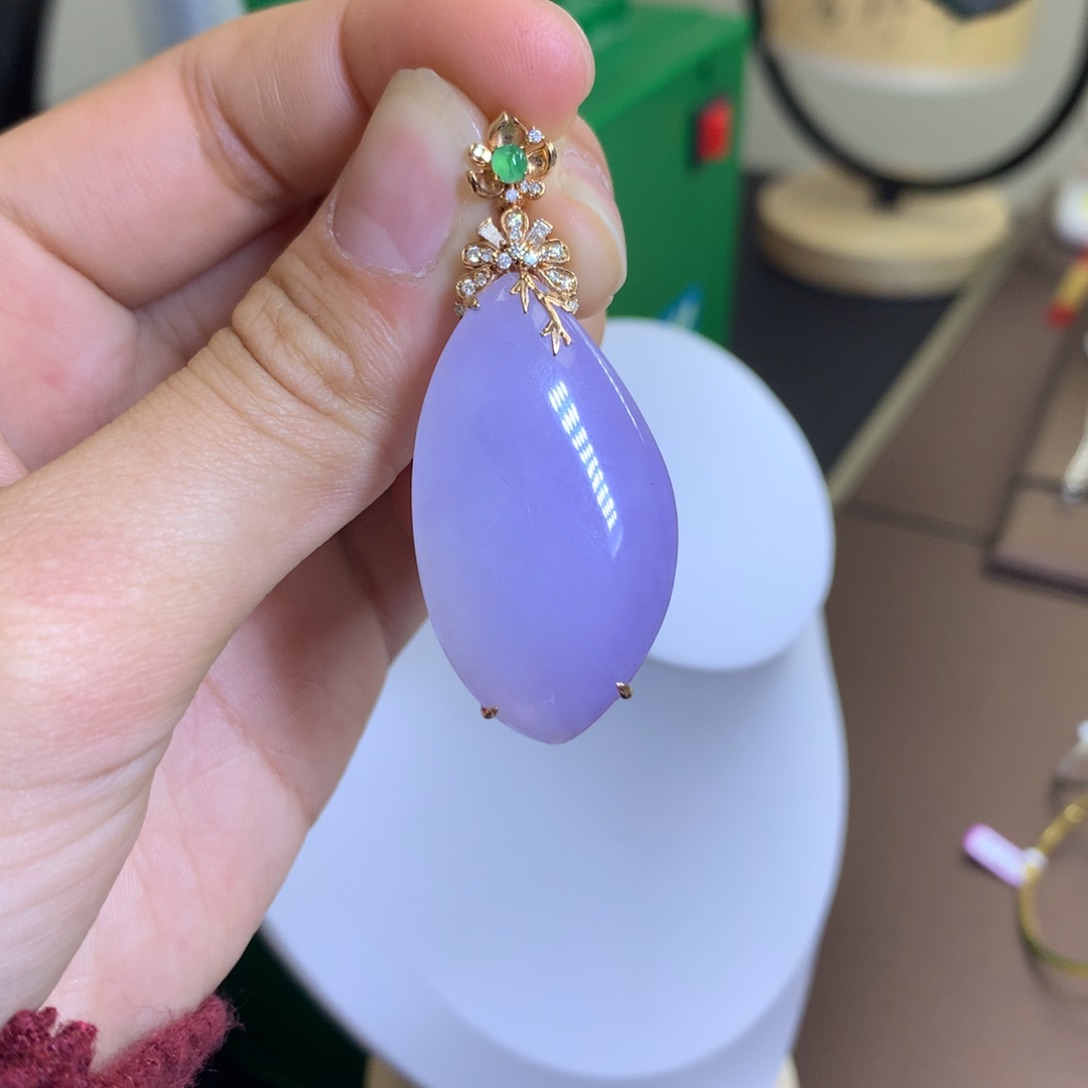 翡翠颈饰18K金镶嵌翡翠