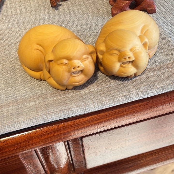 黄杨木手把件猪摆件