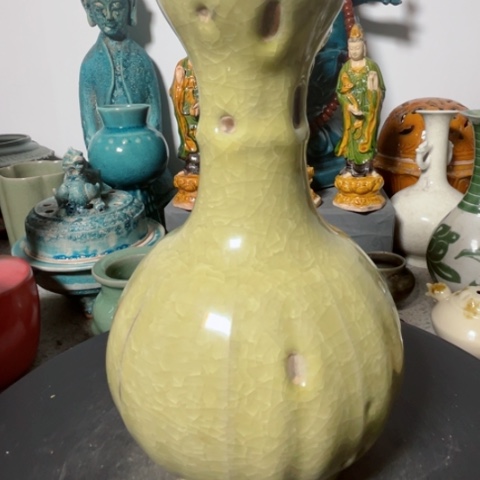 Q****n官窑瓷瓶器型美观大方