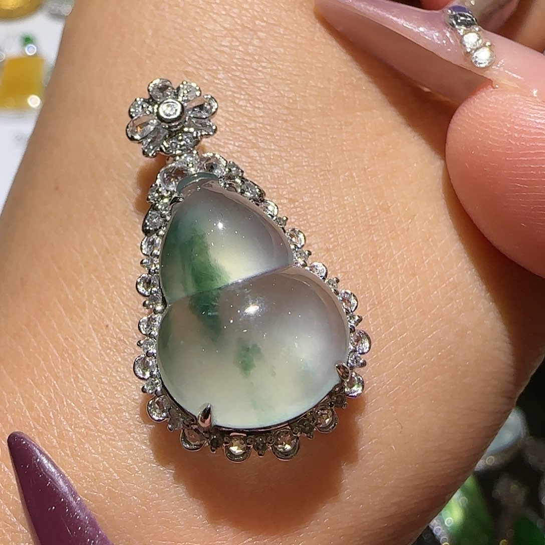 【闪购商品】颈饰18K金镶嵌翡翠天然