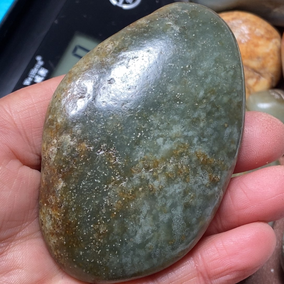 和田玉挂件足铂镶嵌