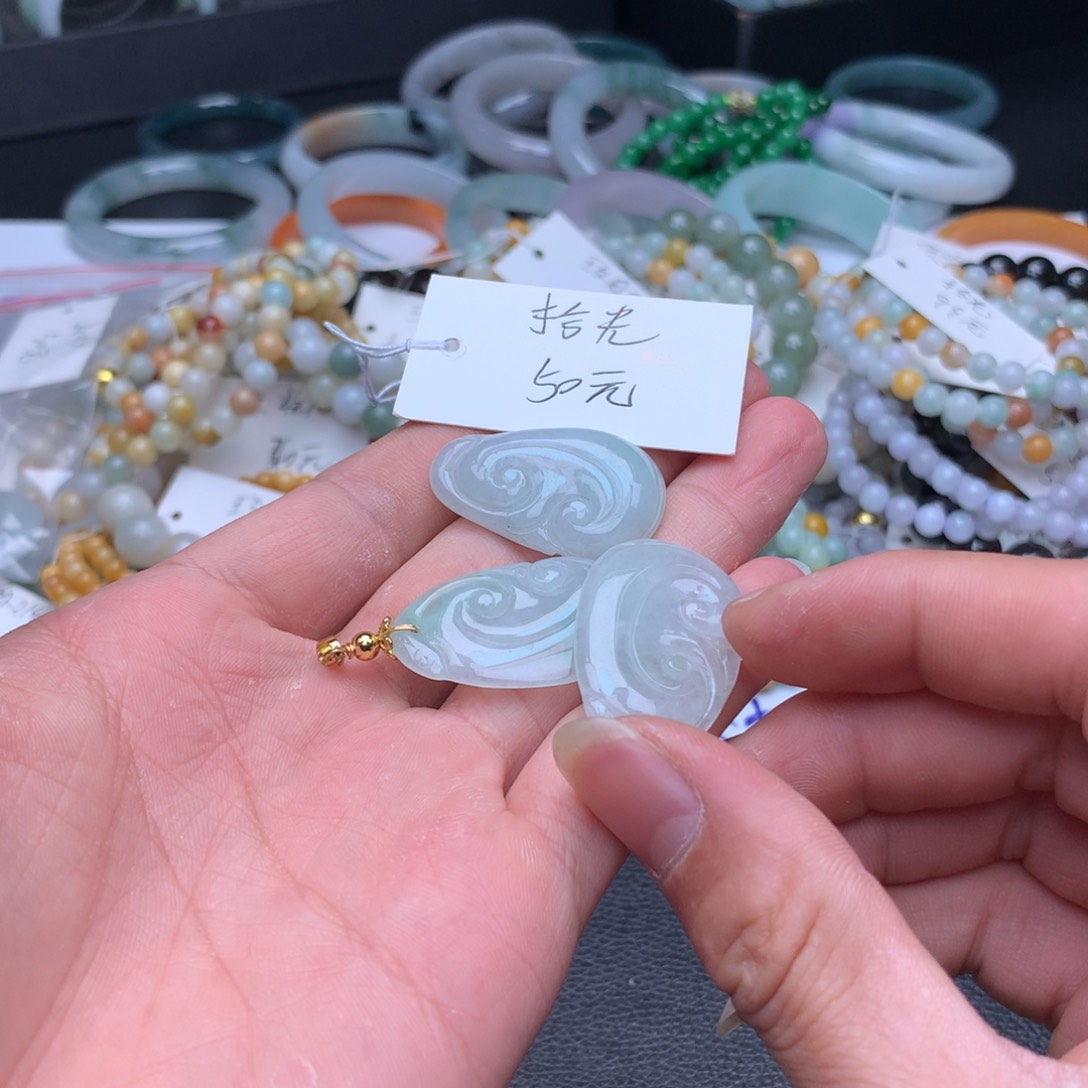 翡翠手镯未镶嵌拾*?