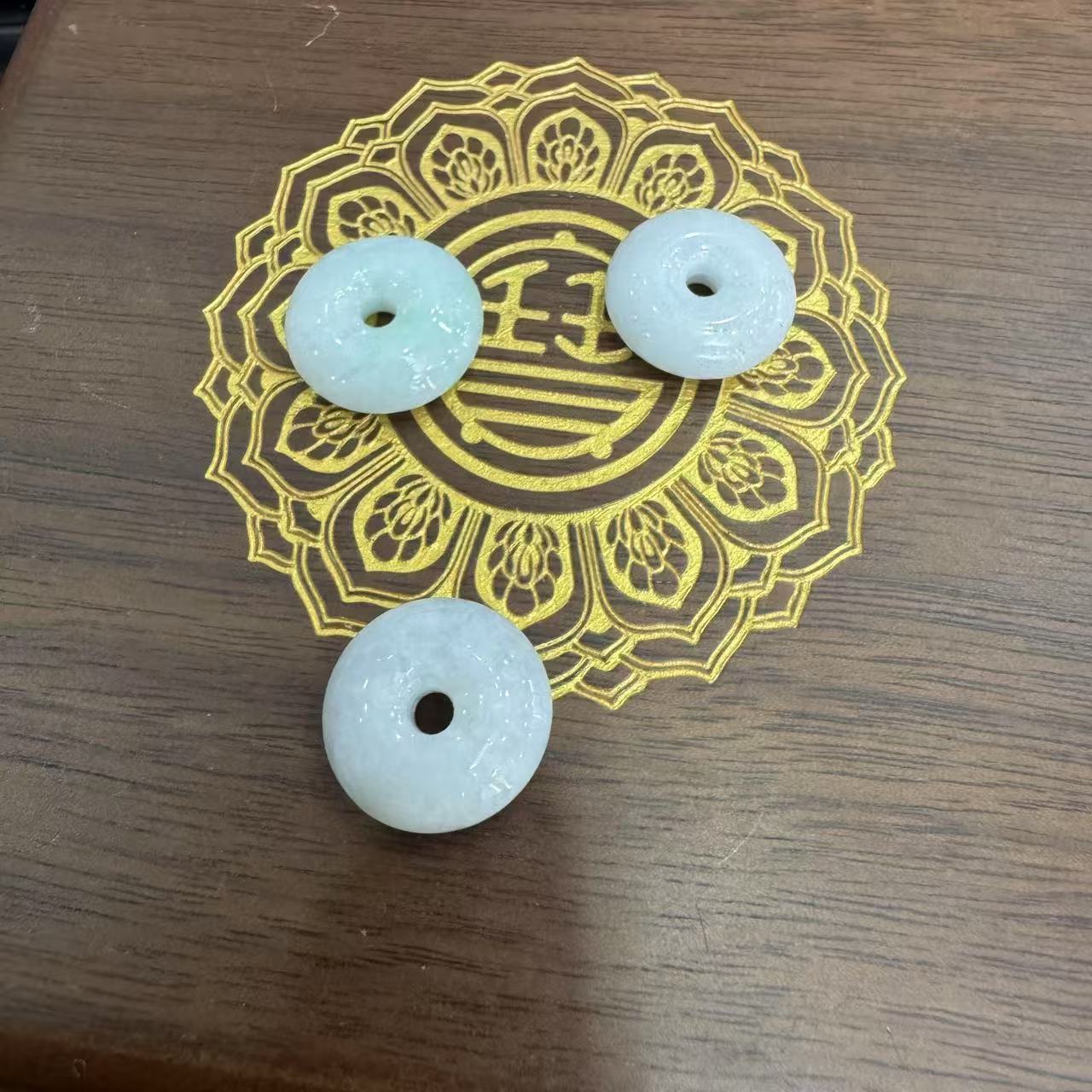 【有德玉业】--------翡翠平安扣一个