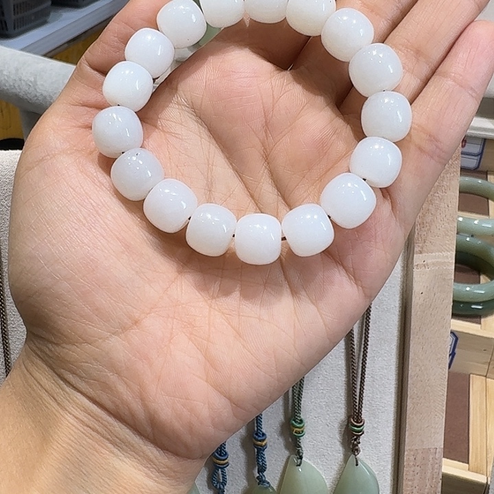 安***王和田玉（糖玉）未镶嵌手镯