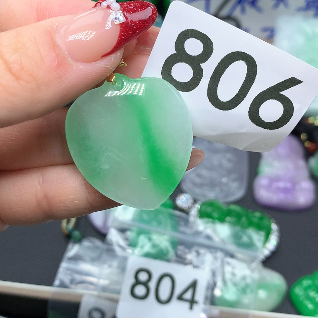 翡翠颈饰未镶嵌翡翠