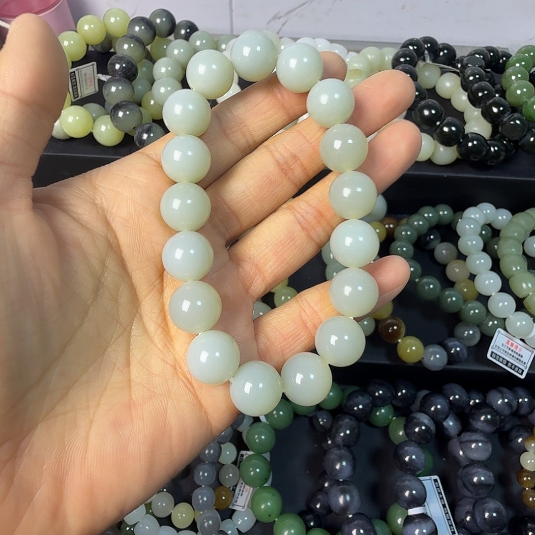 燎***岳和田玉未镶嵌手链