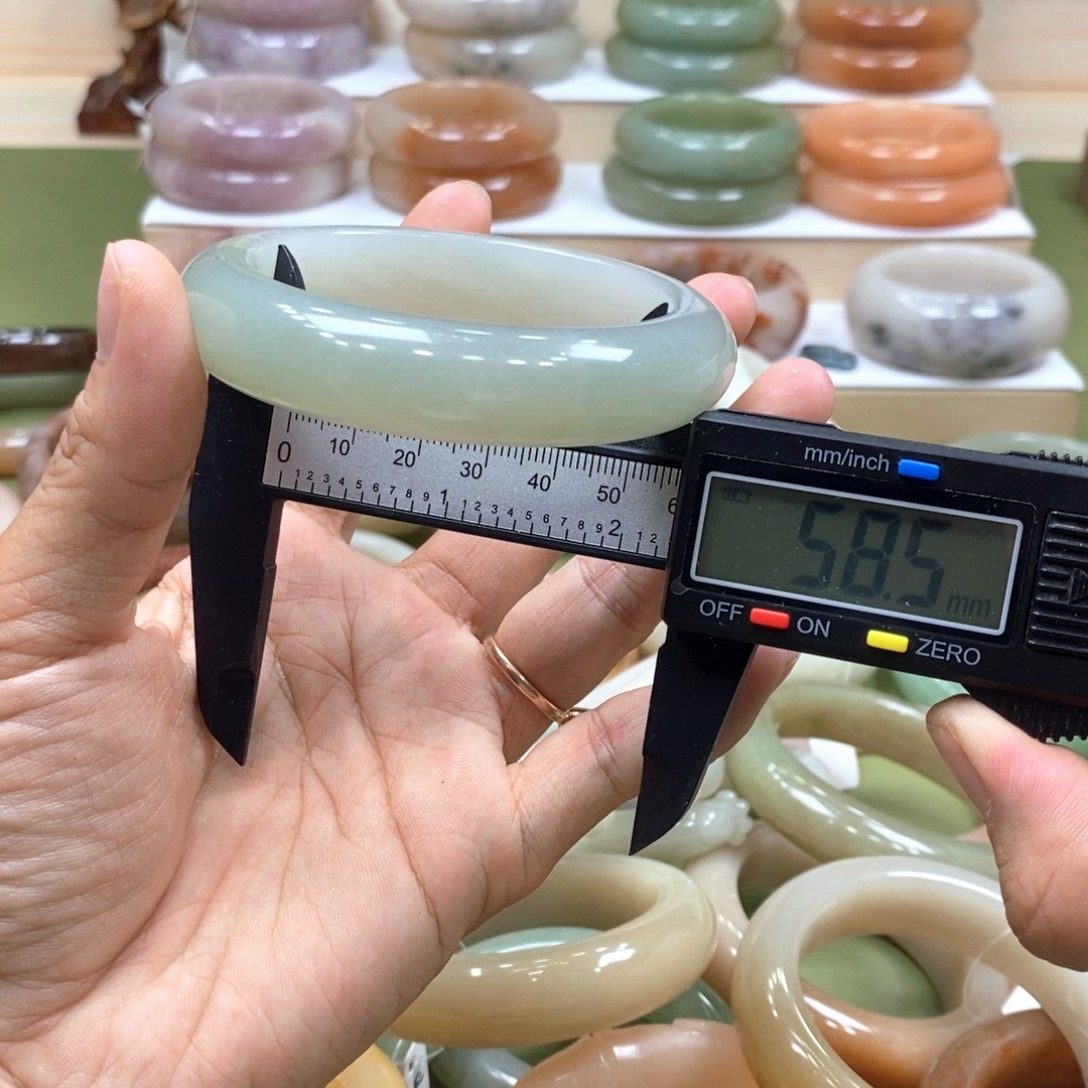 未镶嵌手镯石英岩玉