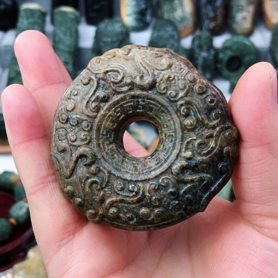 未镶嵌岫岩河磨玉（透闪石质玉）把件