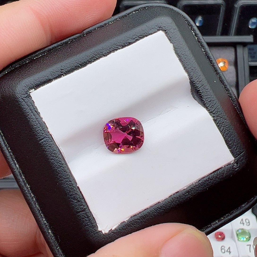 碧玺2.33克拉裸石未镶嵌