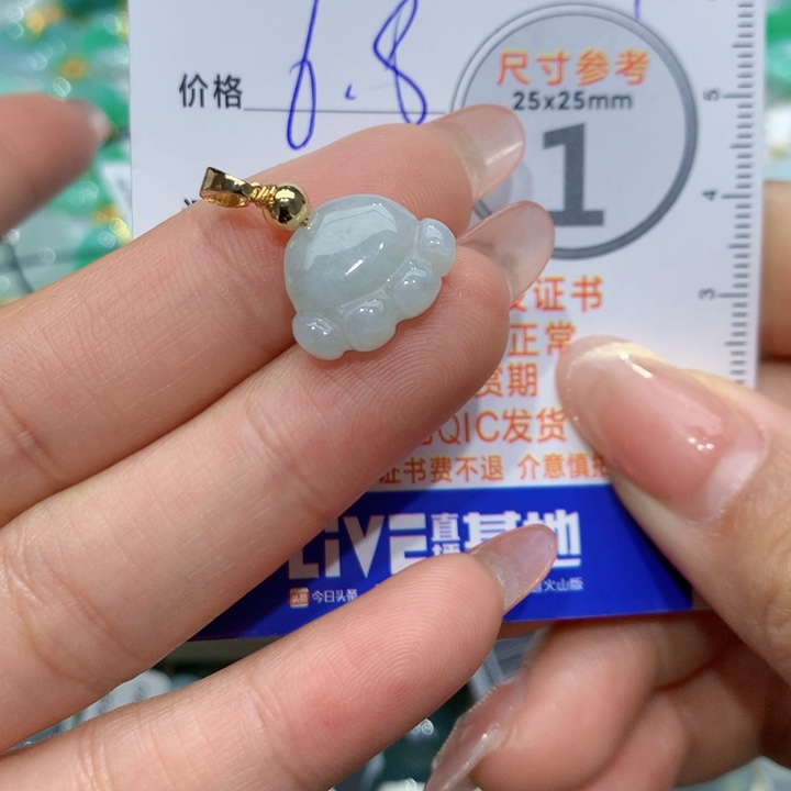 翡翠颈饰18K金镶嵌猫爪