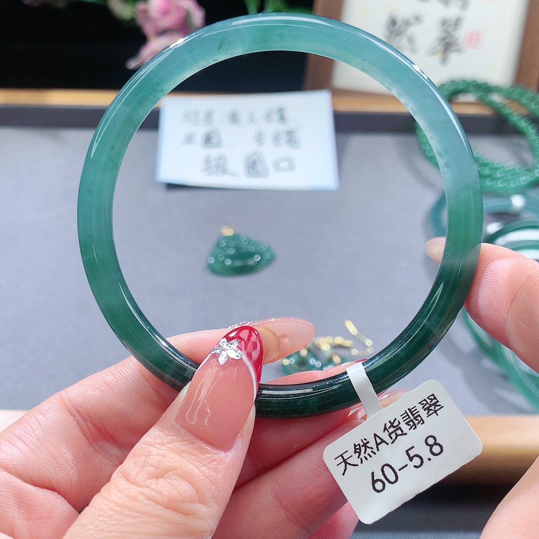 翡翠手镯（圆镯）未镶嵌