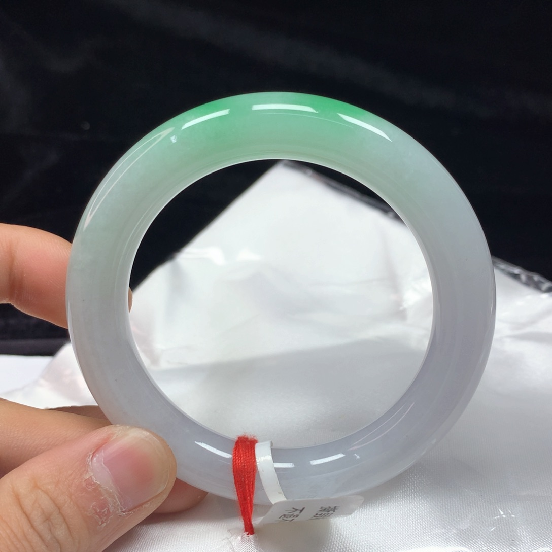 翡翠手镯（圆镯）未镶嵌54.6