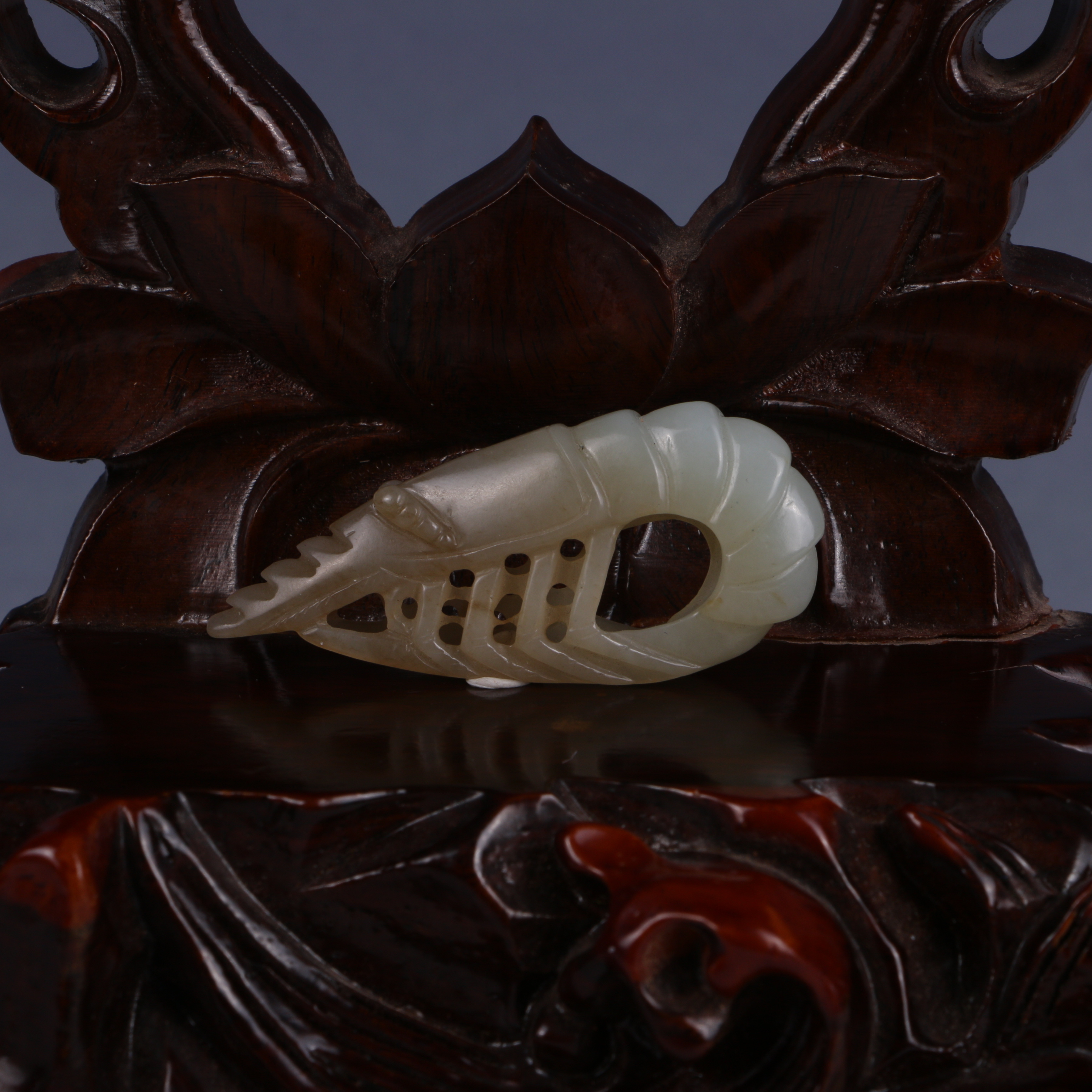 Lot34  清  和田玉自在如虾挂件