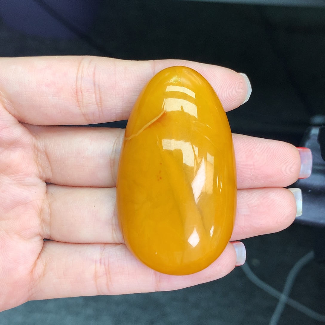 未镶嵌琥珀珠宝奇石