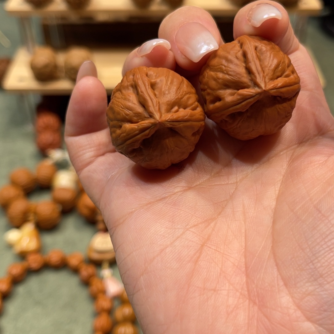 文玩核桃把件三棱肉圆