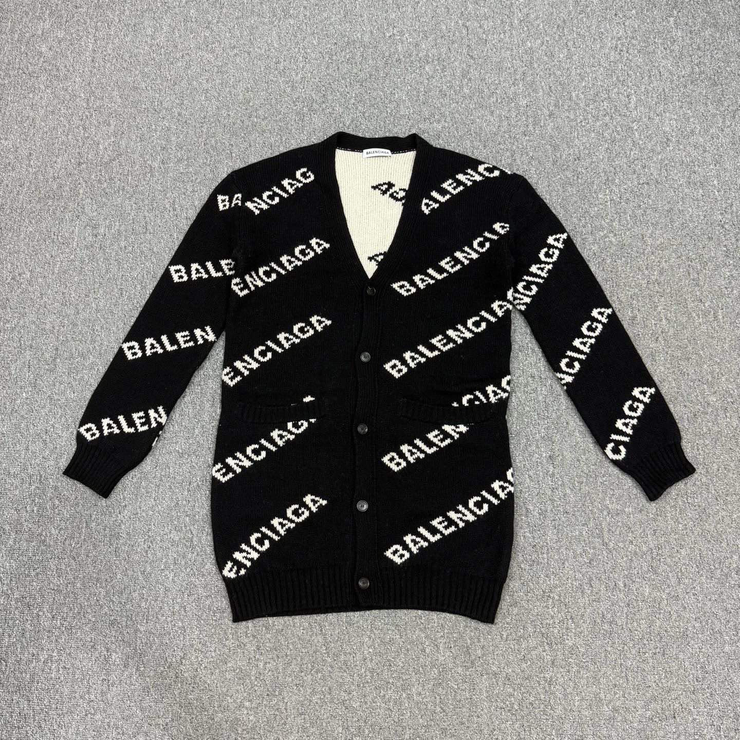 99新 Balenciaga/巴黎世家 15944884  黑色弹幕针织开衫 XS码99新