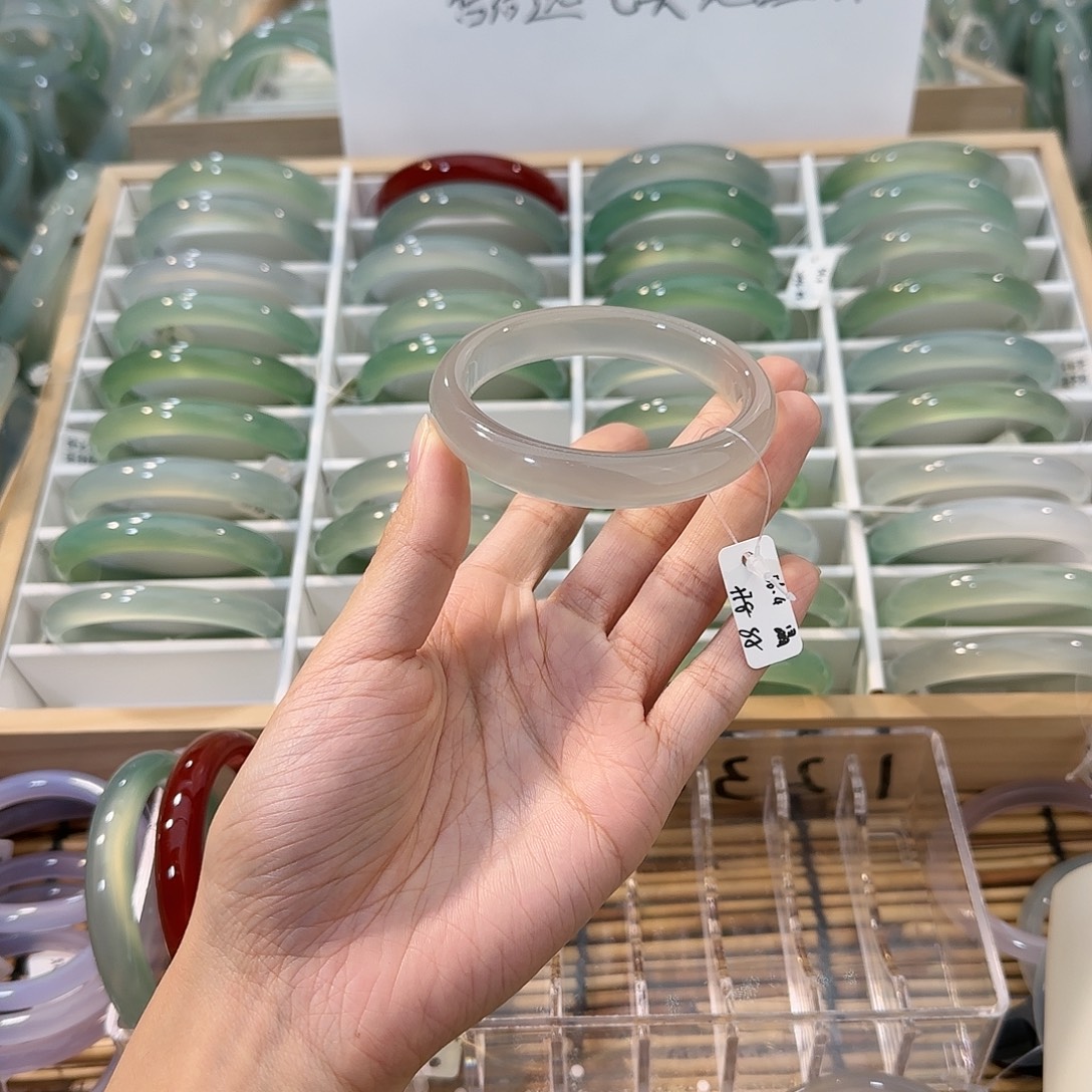 玛瑙/玉髓未镶嵌手镯圈口56.4