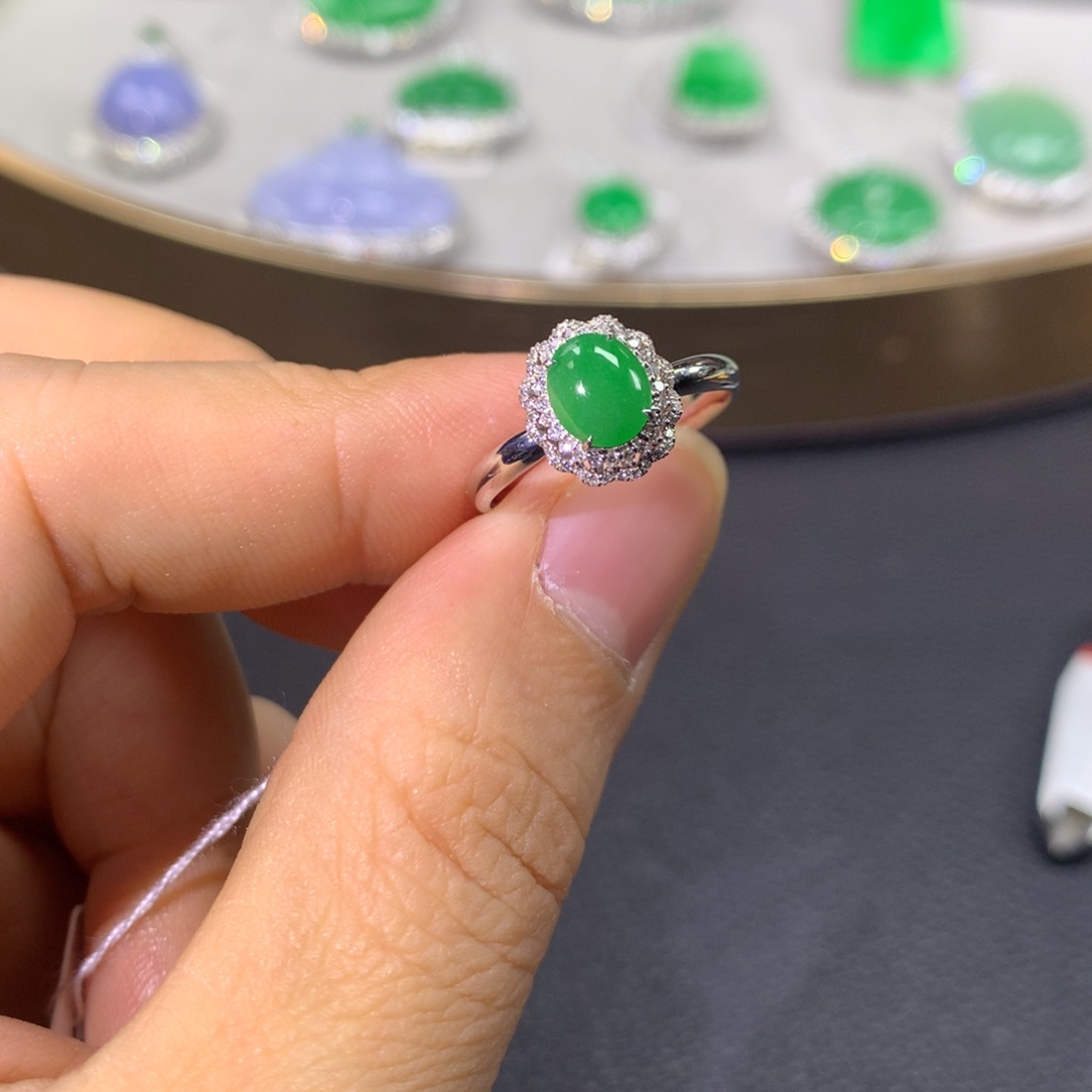 翡翠戒指18K金镶嵌翡翠