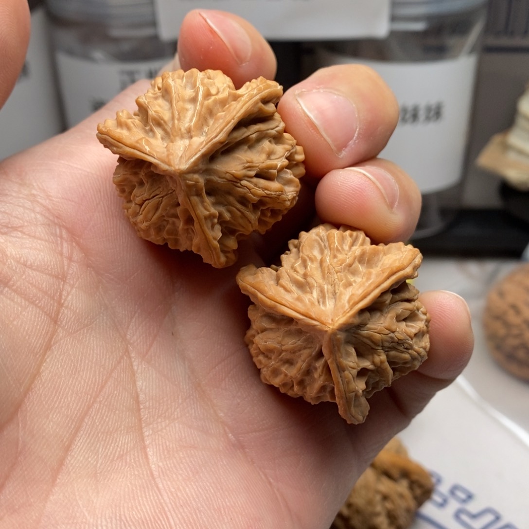 核桃把件三四盘山三棱