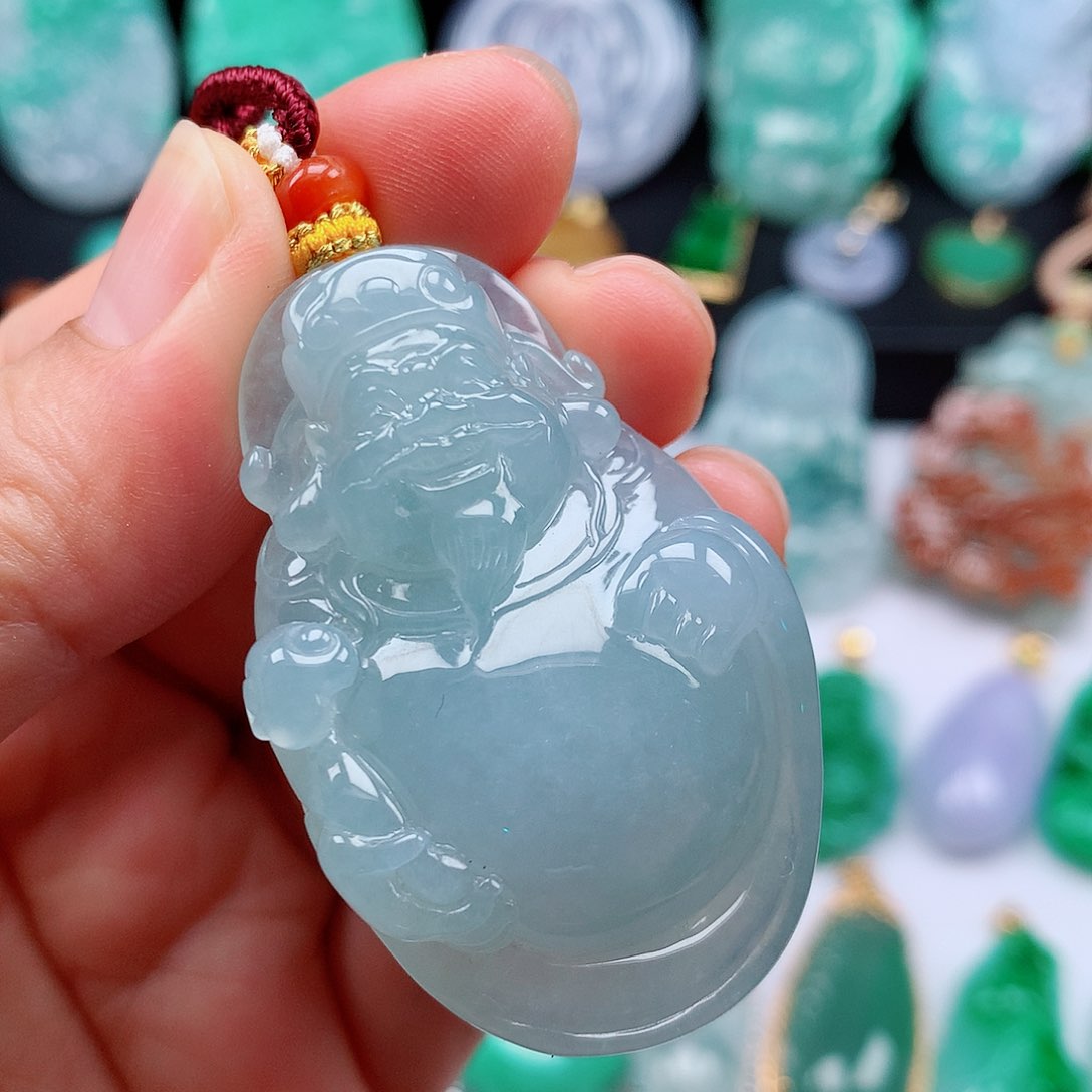 翡翠未镶嵌颈饰财神