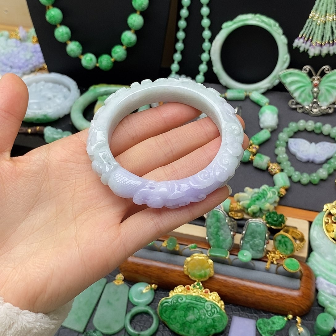 翡翠未镶嵌颈饰紫罗兰