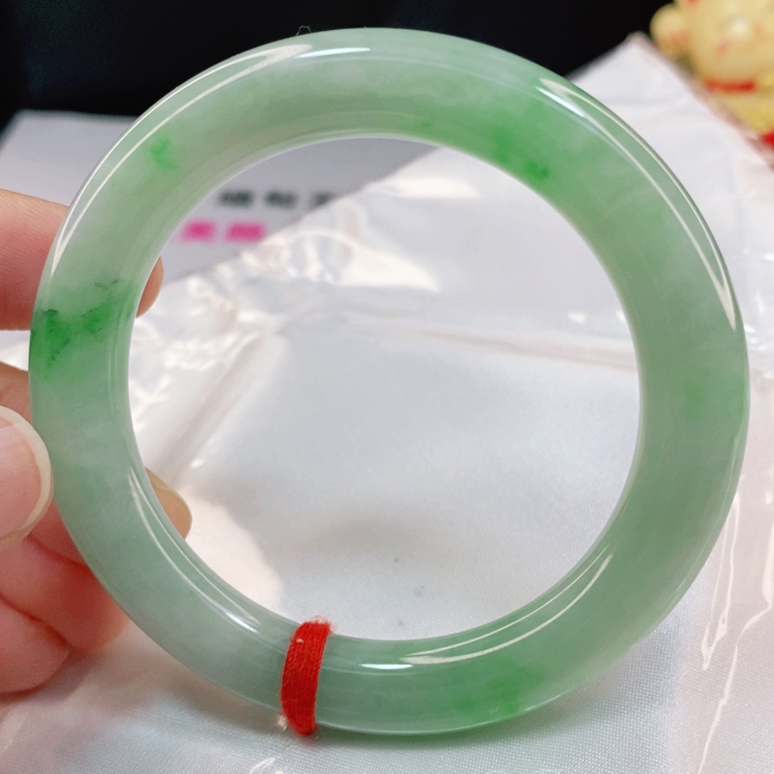 翡翠手镯未镶嵌54圈口圆条