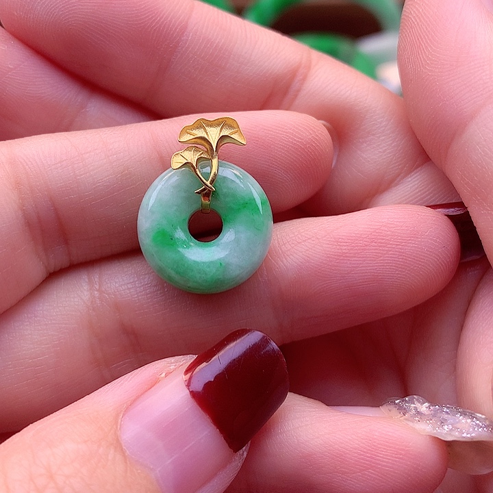 翡翠颈饰18K金镶嵌翡翠