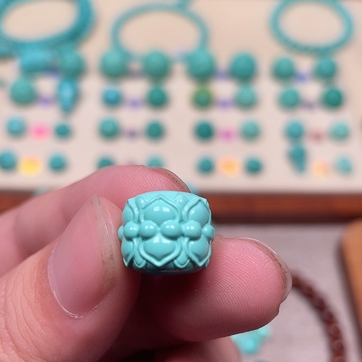 云见手工雕刻配饰，尺寸13