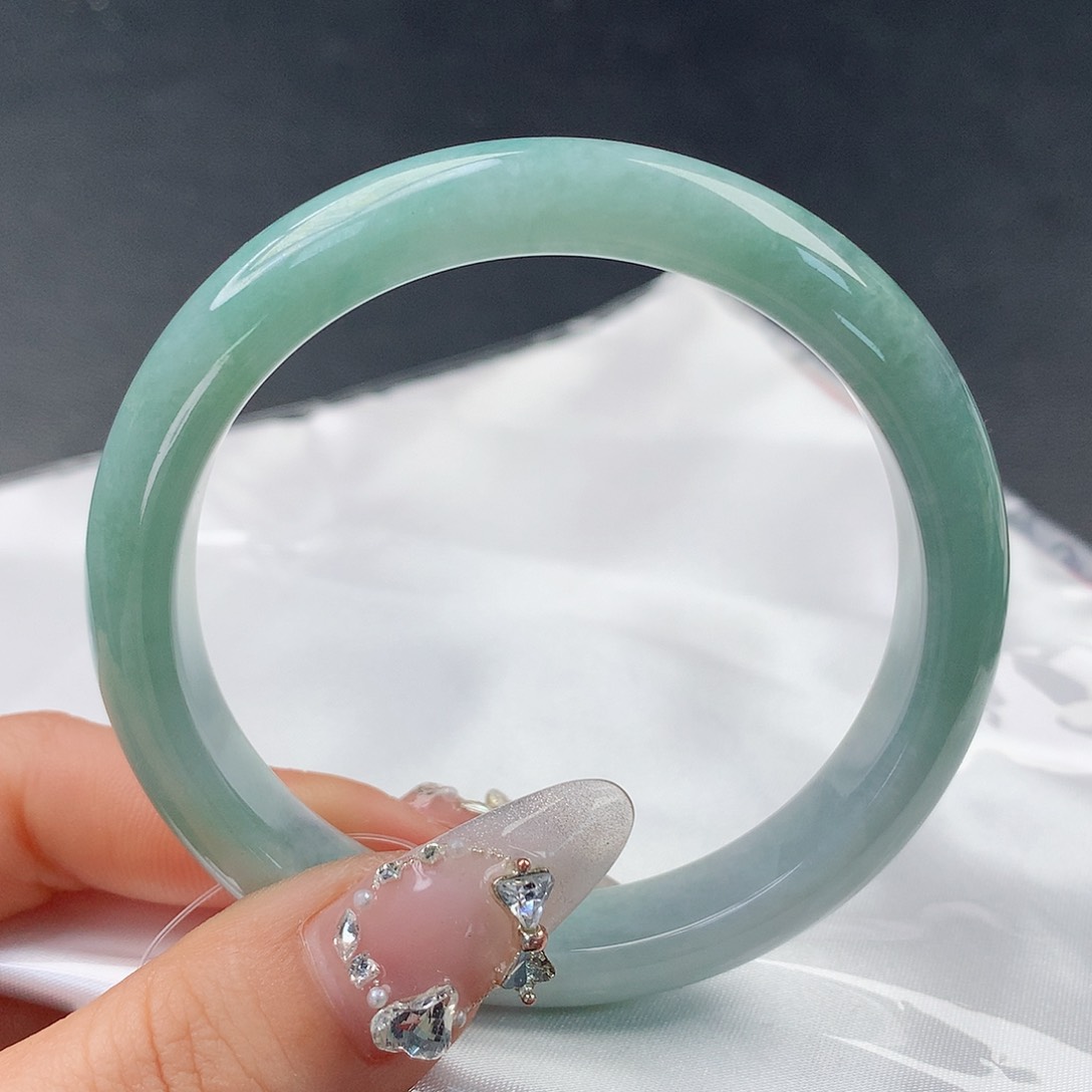 翡翠手镯未镶嵌78正56