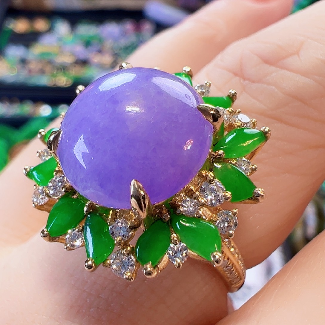 18K金镶嵌戒指翡翠签收后24小时鉴赏期