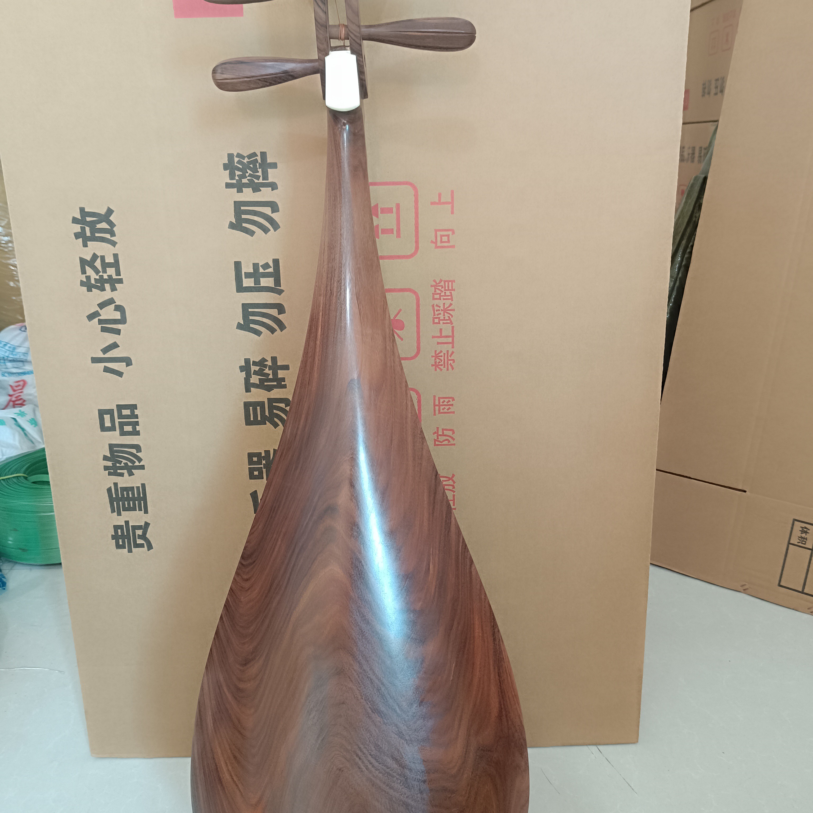 黑酸枝木琵琶整版原木抛光适合成人专业教学演奏，老师傅匠心制作。